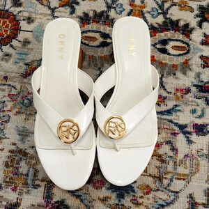 DKNY 3" Wedge Open Toes White Sandals Cork Wedge, sz 9.5